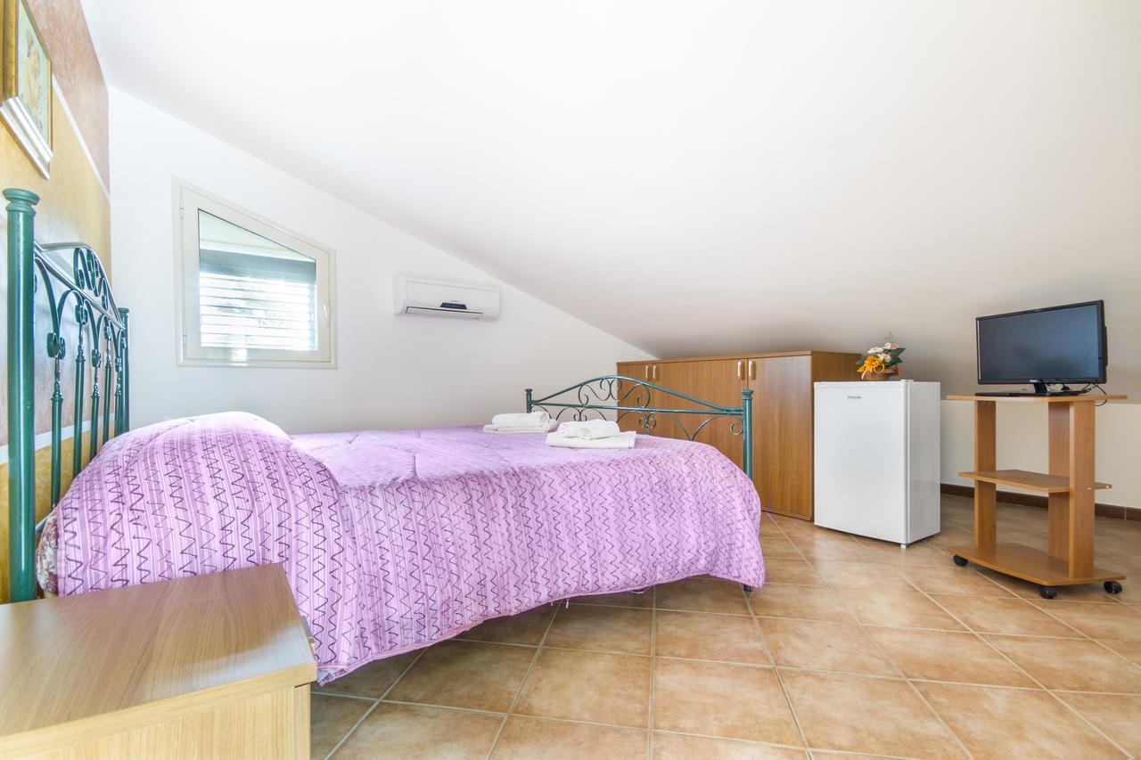Case Vacanze Paradise Beach Vicino Cefalu Piscina Aperta Campofelice Di Roccella Εξωτερικό φωτογραφία