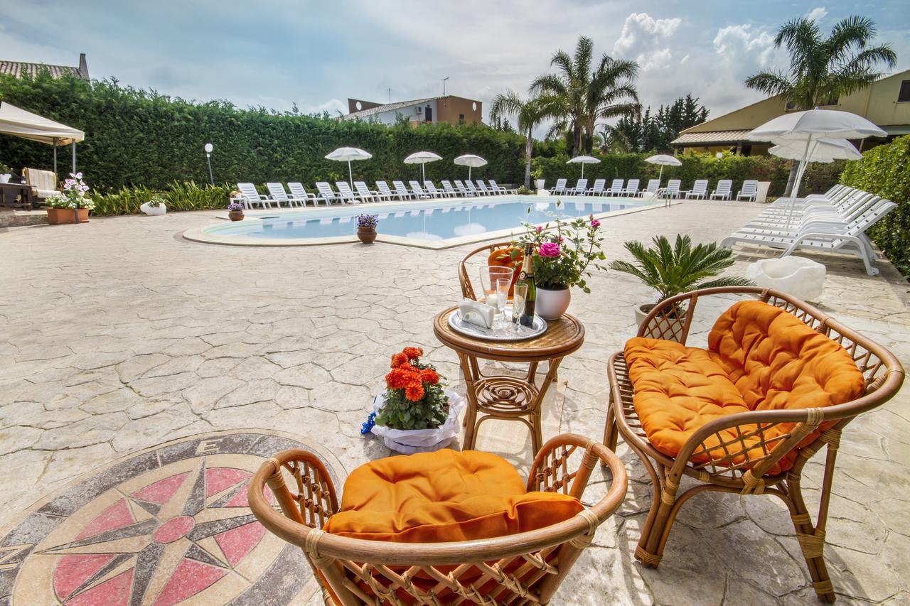 Case Vacanze Paradise Beach Vicino Cefalu Piscina Aperta Campofelice Di Roccella Εξωτερικό φωτογραφία